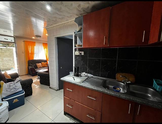 3 BEDROOM FREEHOLD FOR SALE IN MANENBERG